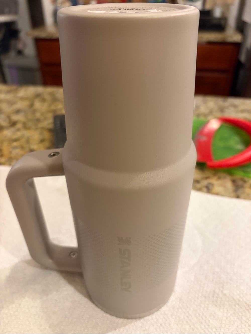 Stanley Travel Mug in Light Gray with Handle and Clear Lid - Picture 6 of 7